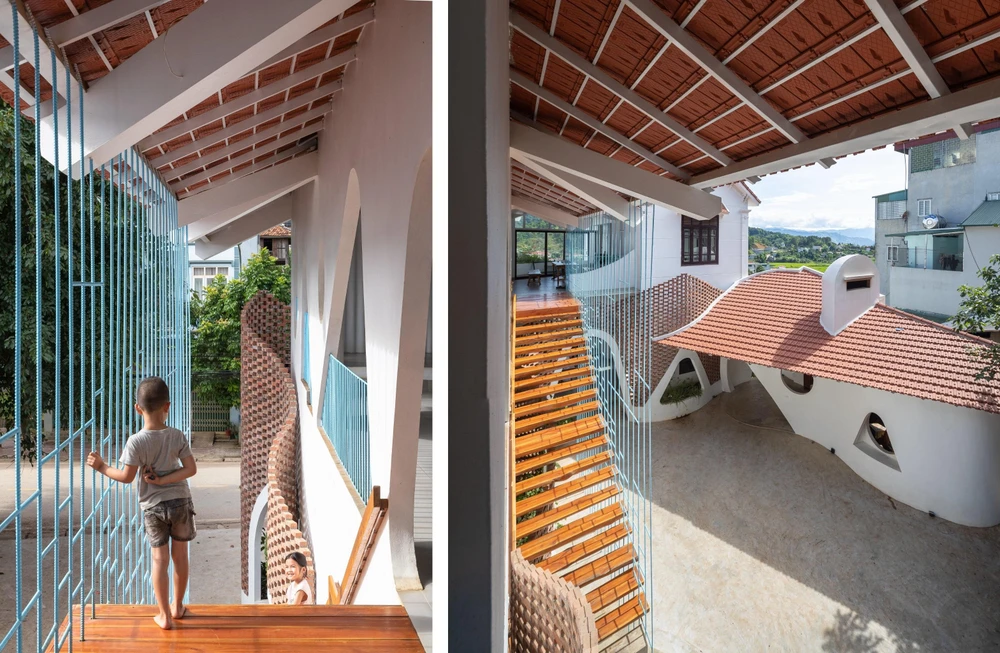 Cầu thang cũ nối trực tiếp từ sân trong lên, tạo thành lối đi riêng lên tầng trên.