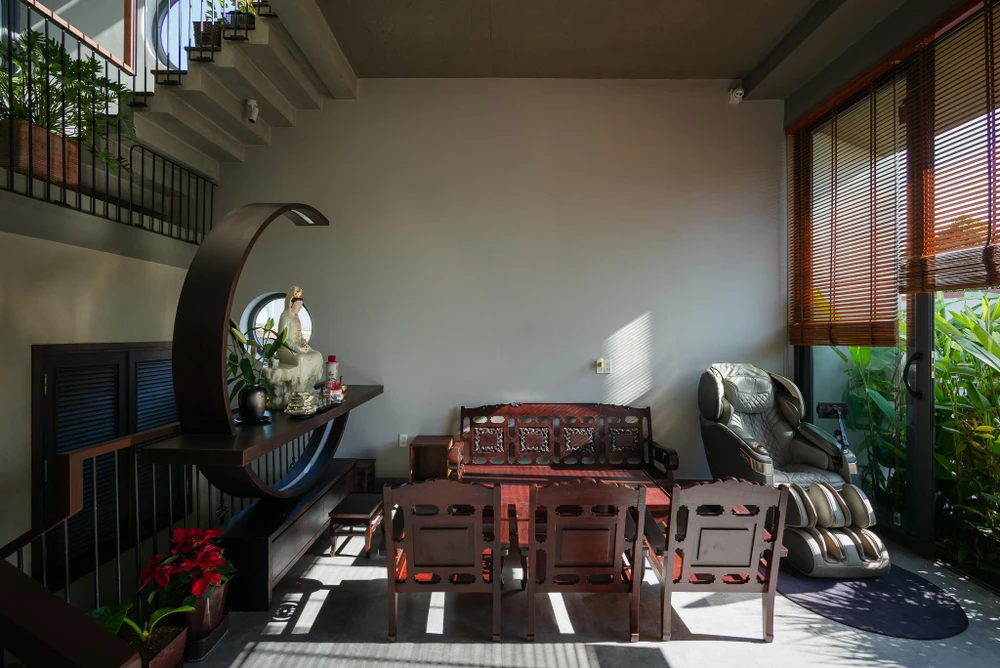 Kiến trúc sư bố trí lớp cây xanh để giảm bớt lượng nắng, nóng và lớp bụi mịn trong không khí.