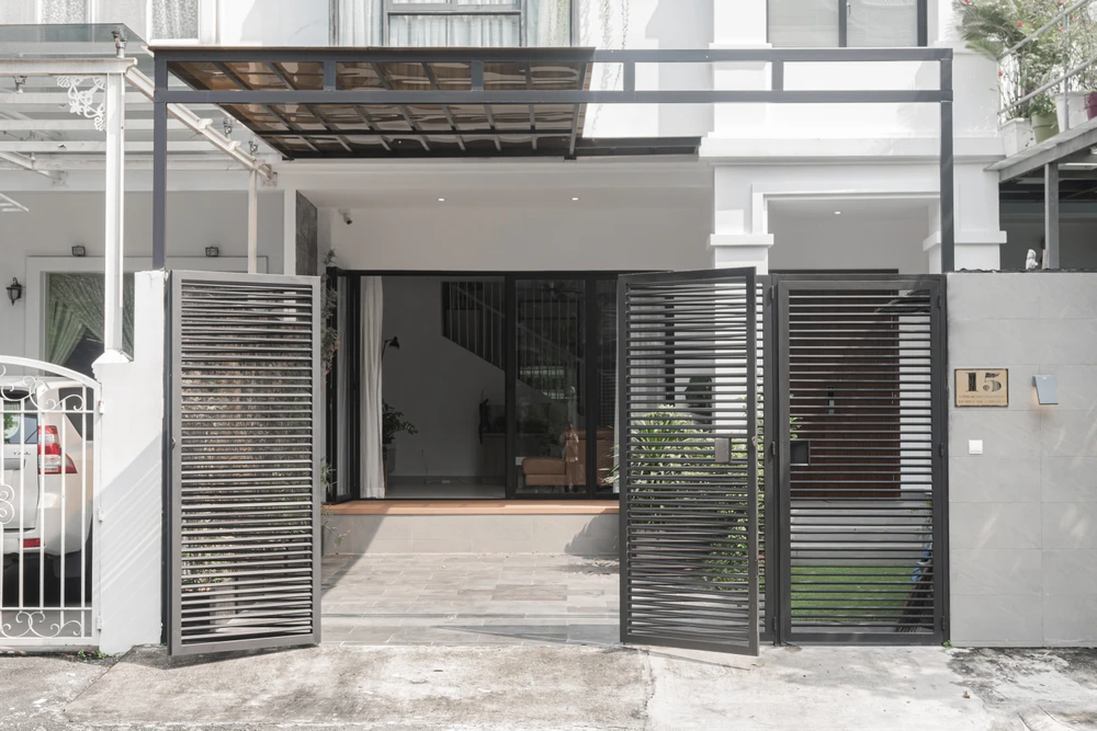 Do đó, với công trình này kiến trúc sư Make My Home đã phá bỏ những bức tường cứng nhắc.