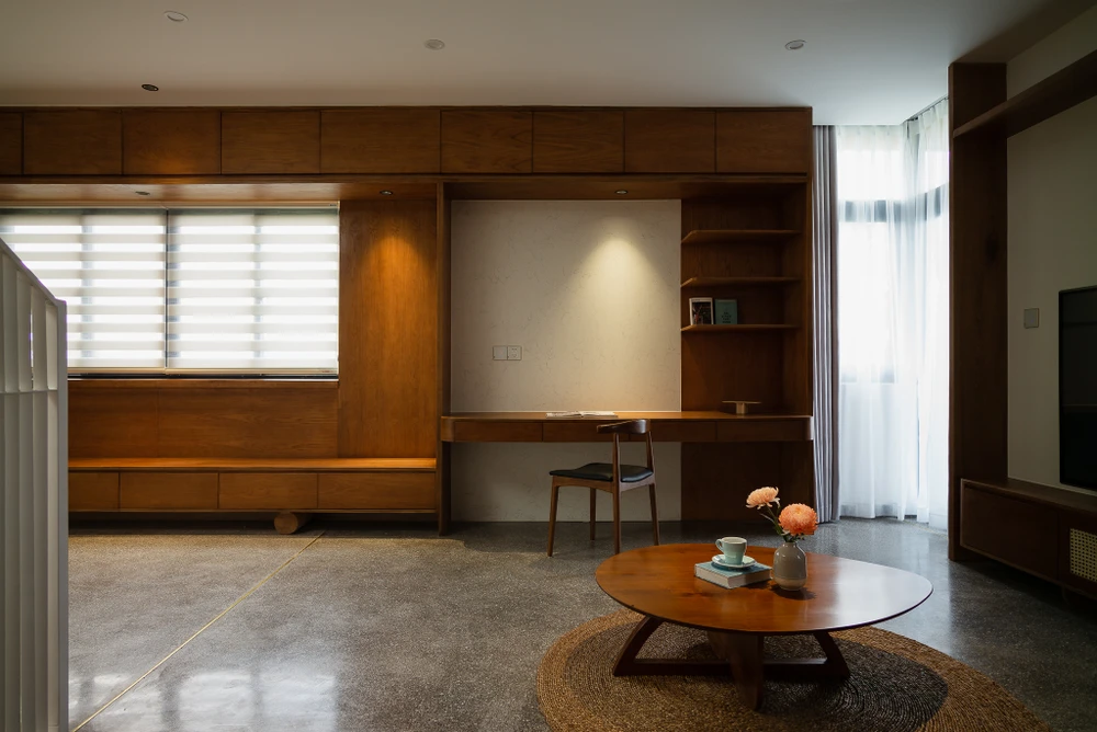 Ngôi nhà là nơi an cư của vị khách hàng tuổi trung niên.