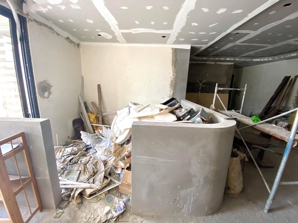 Kiến trúc sư Đoàn Mạnh cùng các kiến trúc sư Combo Home thực hiện cải tạo căn hộ 85 m2 tại TP Hà Nội.