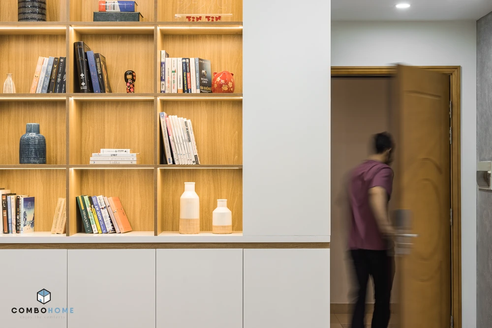 Kệ âm tường tiết kiệm diện tích, đồng thời tối đa hóa khu vực trưng bày đồ.