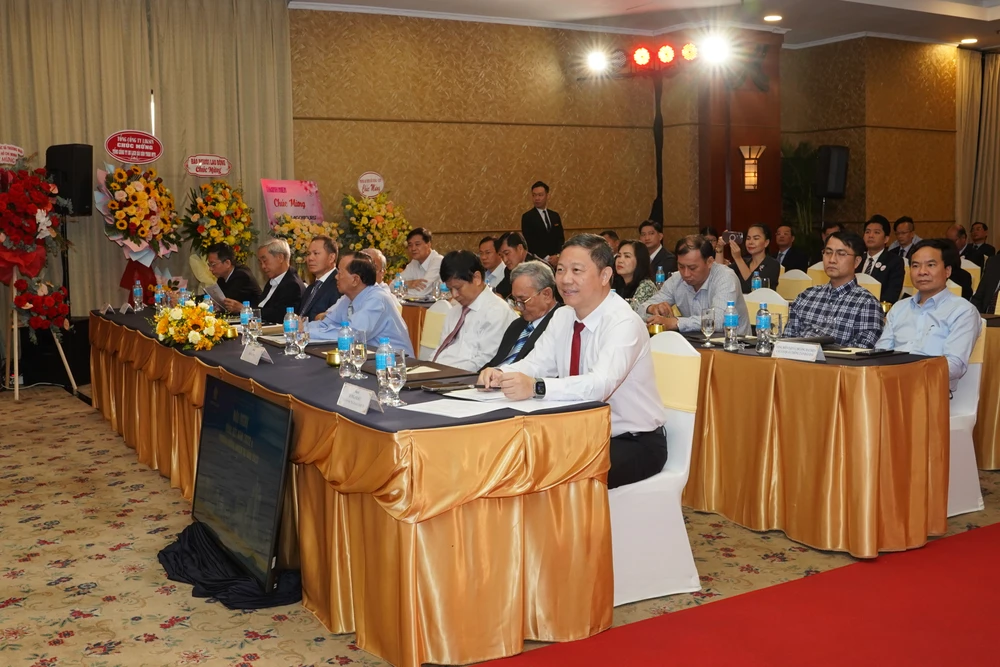 Toàn cảnh hội nghị của Saigontourist Group sáng ngày 21-3. Ảnh: HOÀNG LÊ BẢO.