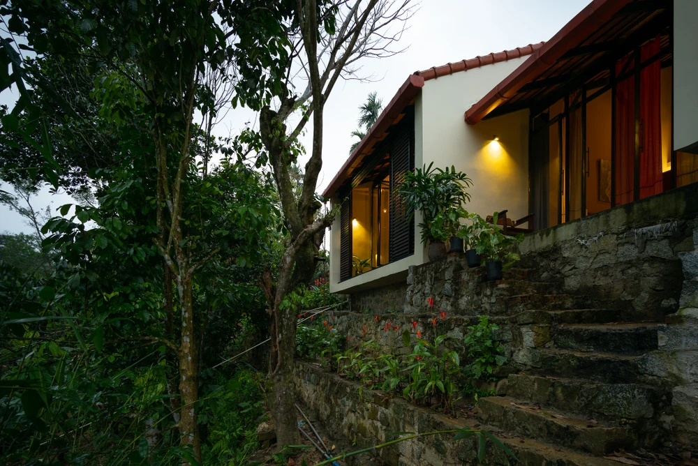 Công trình nhà Cẩm Tiên về đêm.