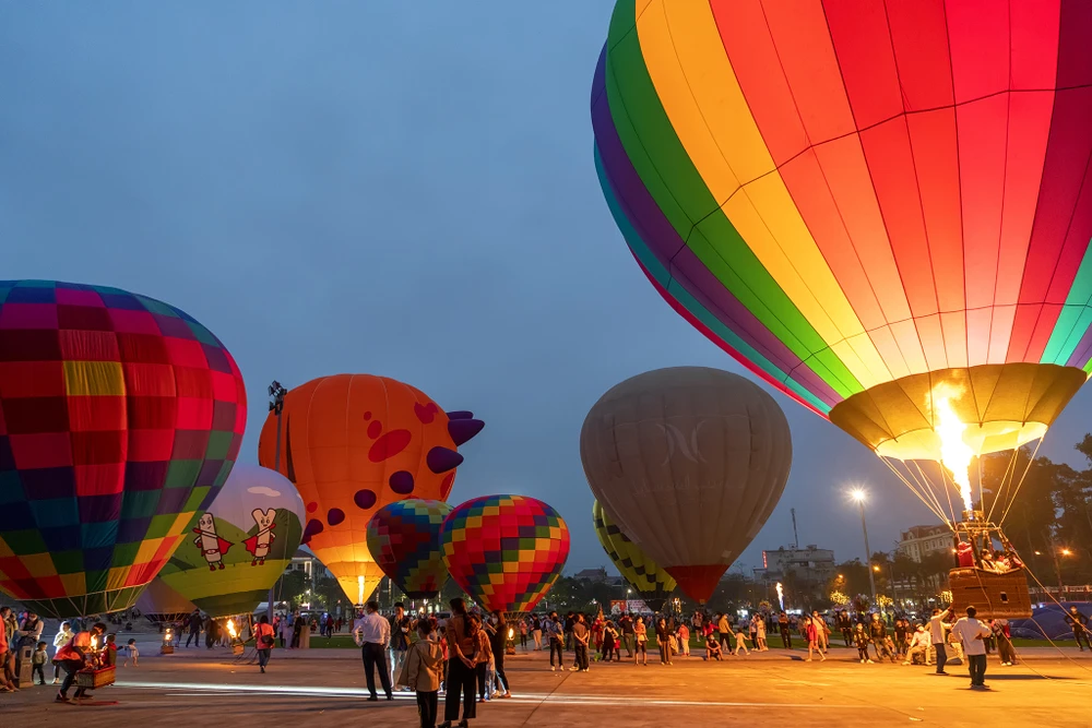 Lễ hội Khinh khí cầu là điểm nhấn chương trình Khai mạc năm du lịch tỉnh Tuyên Quang.