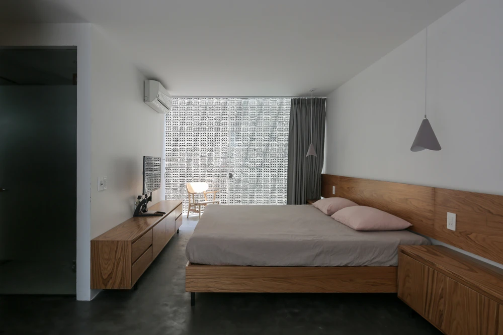 Những khối ngủ đó được treo lơ lửng bằng hệ khung kết cấu mỏng.