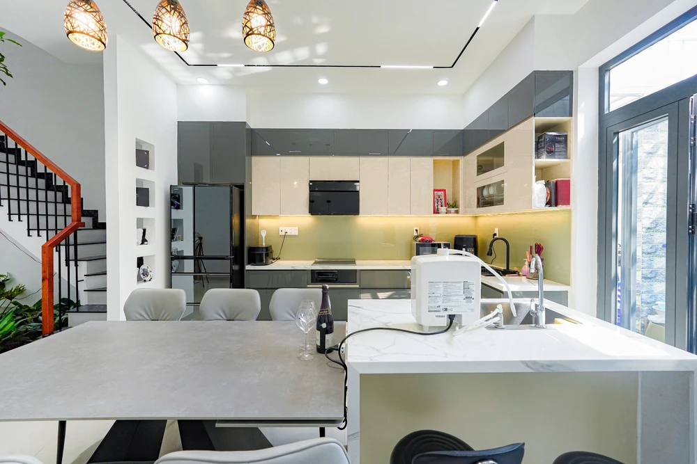 Nội thất hiện đại và tiện nghi.