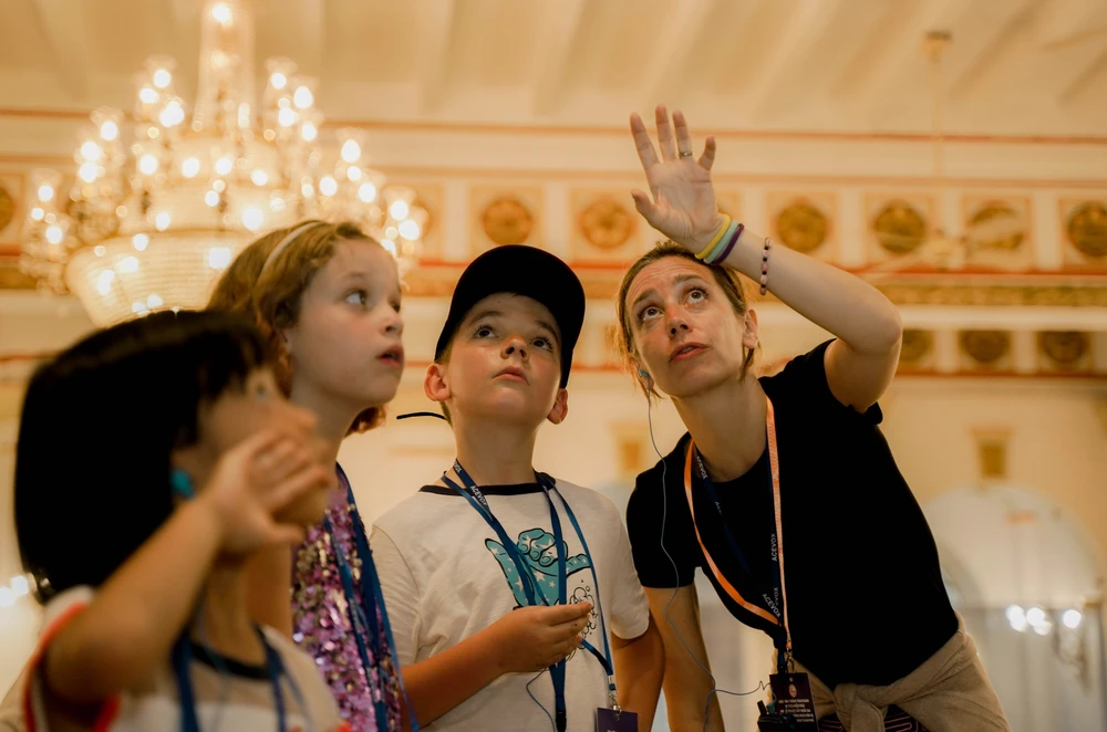 Chương trình tham quan không chỉ thu hút du khách trong nước mà còn thu hút khách quốc tế.