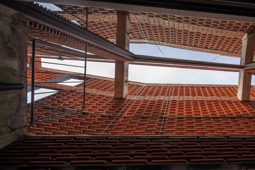 Ở giữa lớp vỏ là lớp ban công cây xanh.