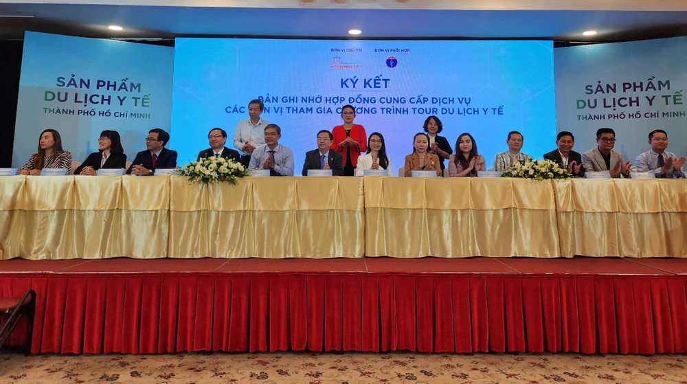Các cơ sở y tế, doanh nghiệp du lịch, cơ sở lưu trú... ký kết bản ghi nhớ hợp đồng cung cấp dịch vụ các đơn vị tham qua chương trình tour du lịch y tế.