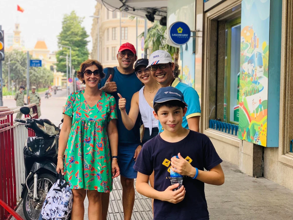 Du khách đến TP.HCM có thể tìm hiểu các trang thông tin điện tử và kênh thông tin để biết đến các lễ hội, sự kiện cũng như sản phẩm du lịch của TP.