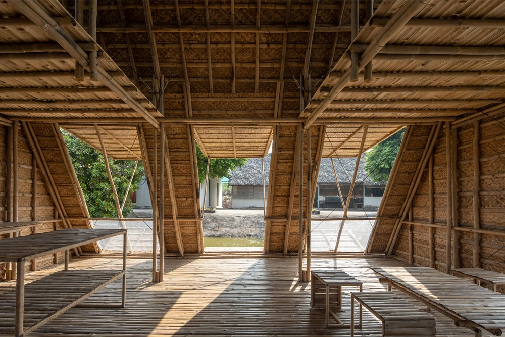 Kiến trúc sư thiết kế chính giữa nhà là bể chứa nước ngọt và bể phốt.