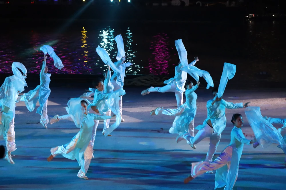 Sự kiện còn góp phần quảng bá các biểu tượng du lịch, điểm đến văn hóa, giải trí đặc trưng của TP. Sự kiện còn góp phần quảng bá các biểu tượng du lịch, điểm đến văn hóa, giải trí đặc trưng của TP.