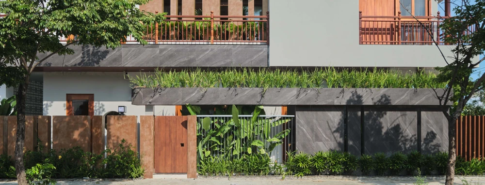 Công trình lấy ý tưởng được lấy từ những căn nhà phố cổ Hội An, đan xen cùng những đường nét kiến trúc thời đại mới.