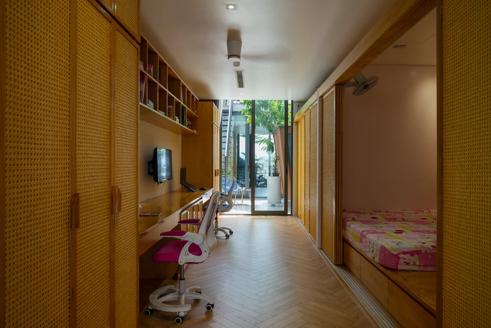 Không gian ngủ và học tập của các con.