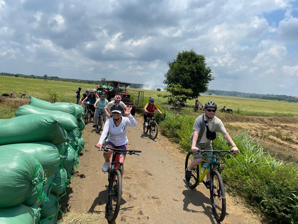 Trải nghiệm đạp xe dạo quanh TP Nha Trang.