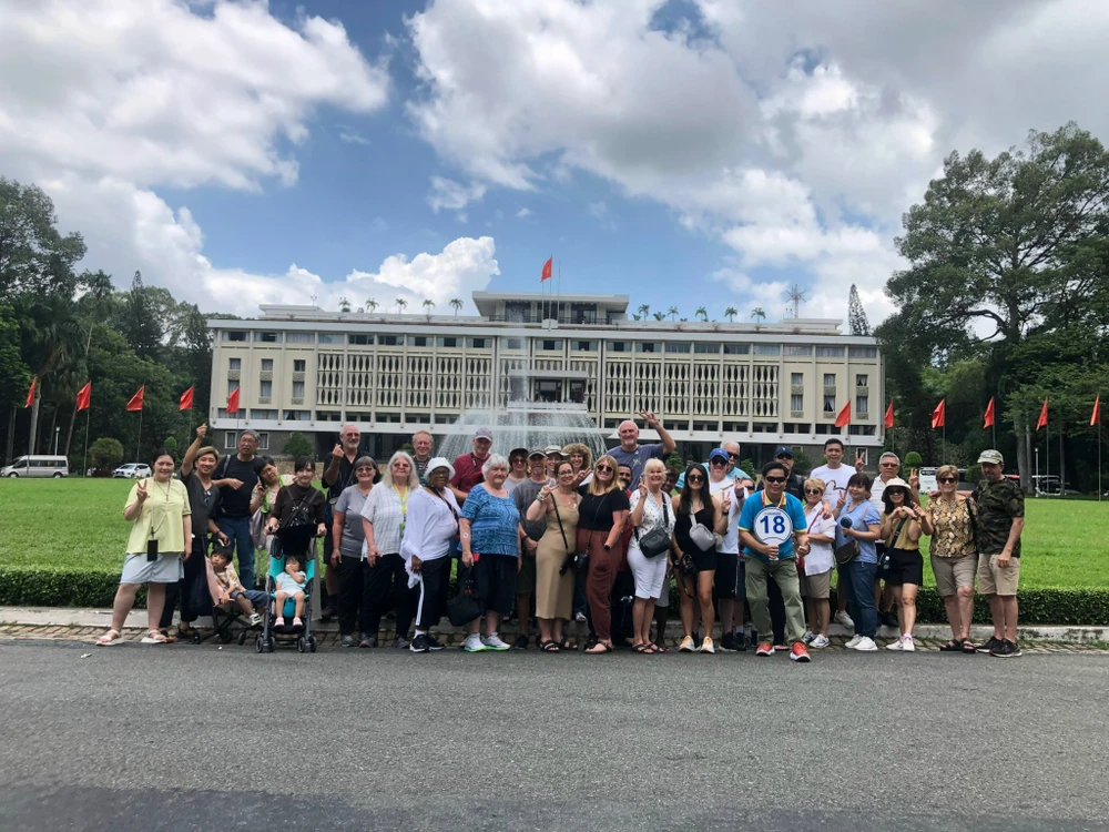 Đoàn khách tham quan Hội trường Thống Nhất, quận 1, TP.HCM vào ngày 22-8.