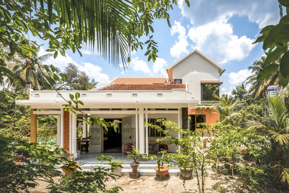 The Red Brick House có diện tích 98 m2 tọa lạc tại xã An Sơn, TP Thuận An, tỉnh Bình Dương.