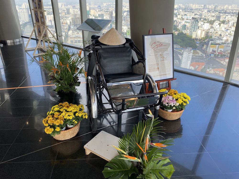 Ngoài tổng kết 30 điều đã làm được đầu tiên trong suốt hành trình 30 năm còn có các tác phẩm của các nhiếp ảnh gia TP.HCM.