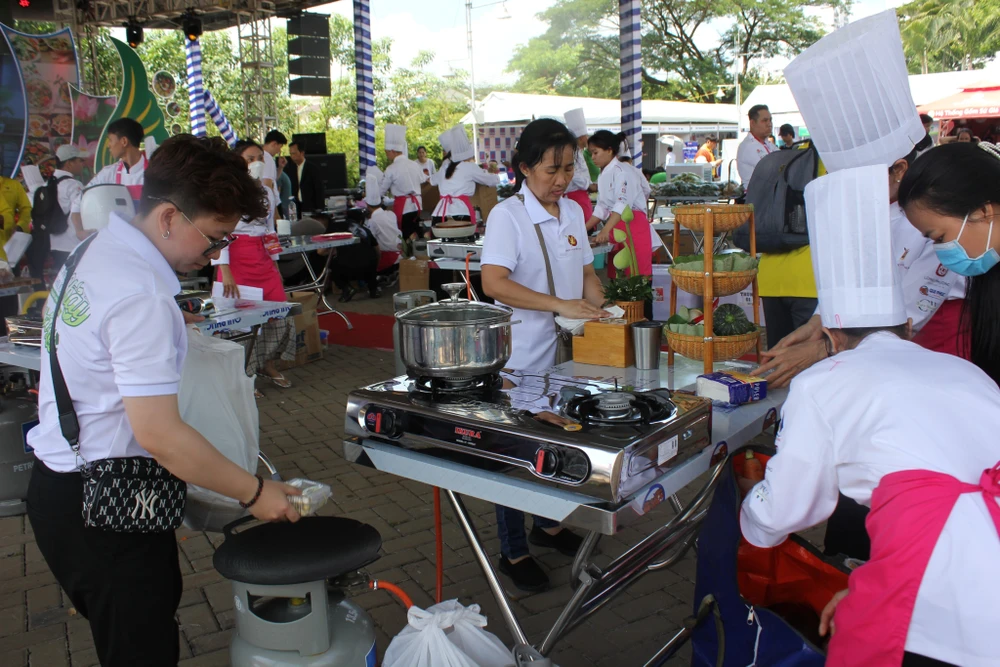 Cuộc thi “GREEN CHEF 2023” với 30 đội đầu bếp tham gia.