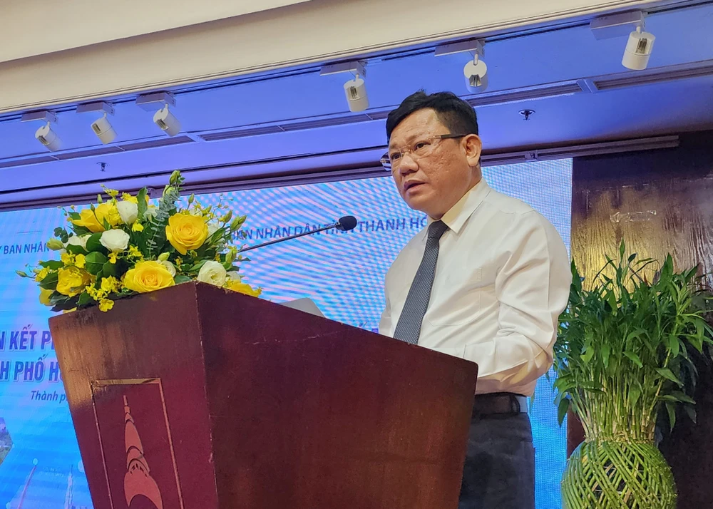 Ông Nguyễn Văn Thi, Phó Chủ tịch UBND tỉnh Thanh Hóa trình bày những tiềm năng của tỉnh.