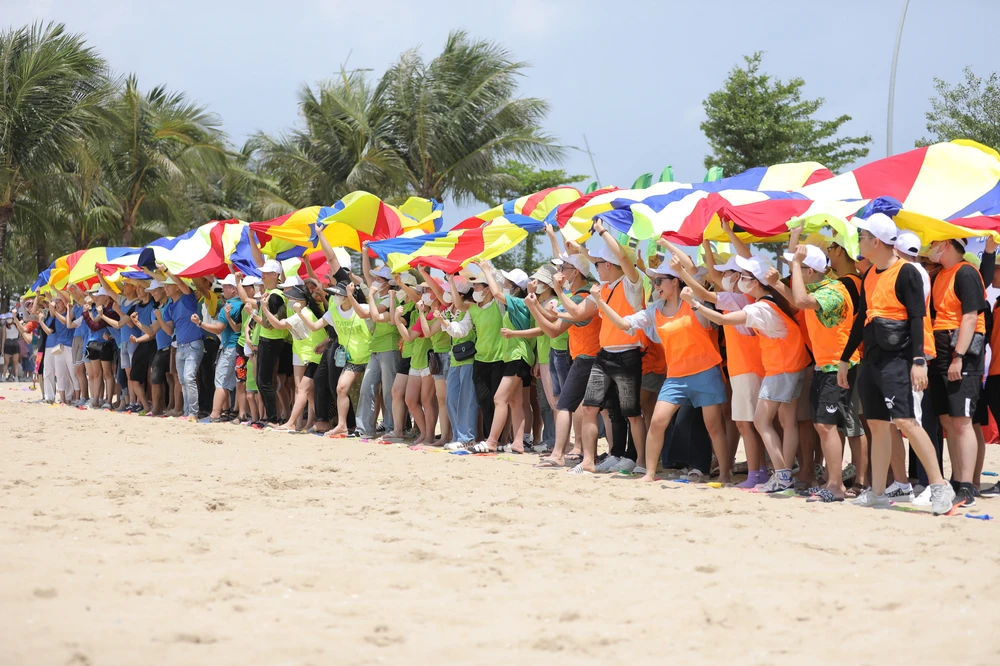 Thị trường MICE Quảng Ninh với năng lực khai thác du lịch MICE có quy mô lớn từ hàng trăm đến hàng ngàn khách sử dụng dịch vụ cao cấp khách sạn 5 sao.