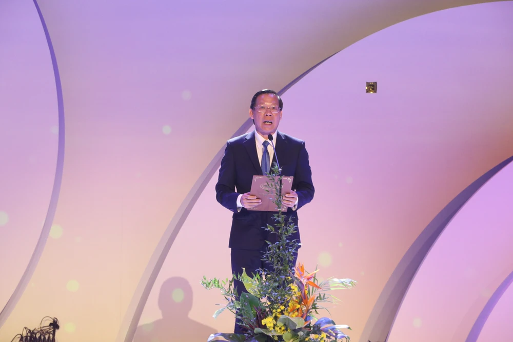 Ông Phan Văn Mãi, Chủ tịch UBND TP.HCM phát biểu tại đêm gala.