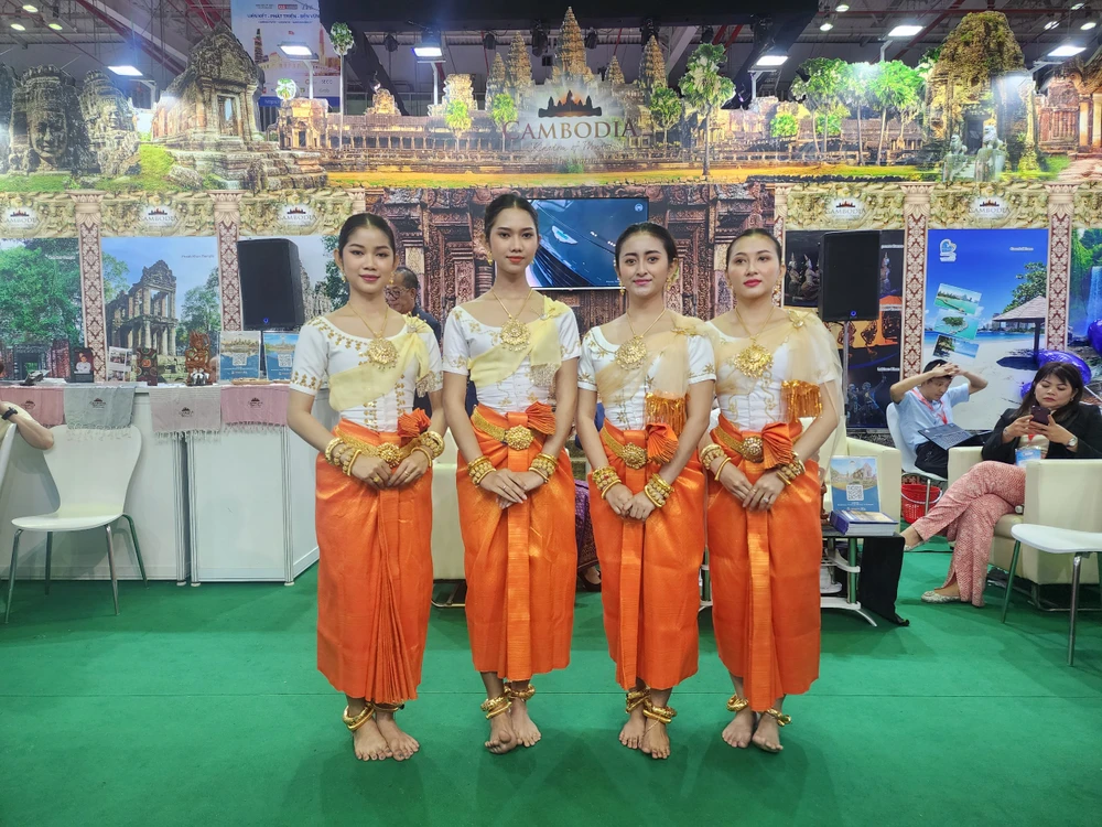 Nhiều nước tham gia các gian hàng hội chợ