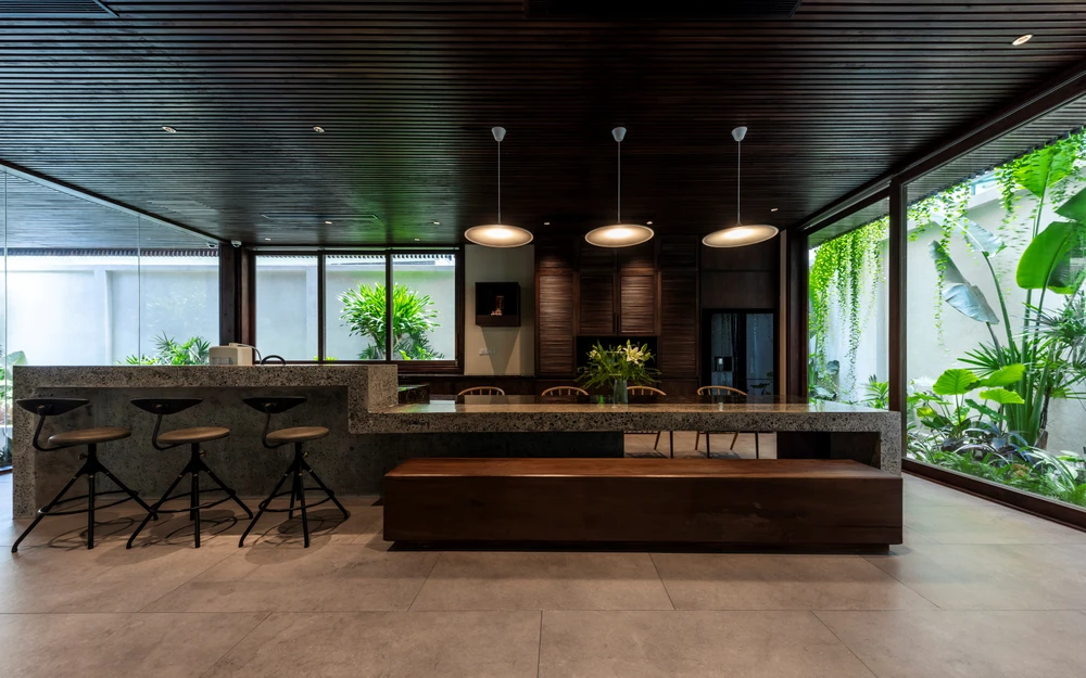 Khoảng xanh như điểm nhấn cân bằng tổng hoà, liên kết các không gian chức năng từ trước ra sau.