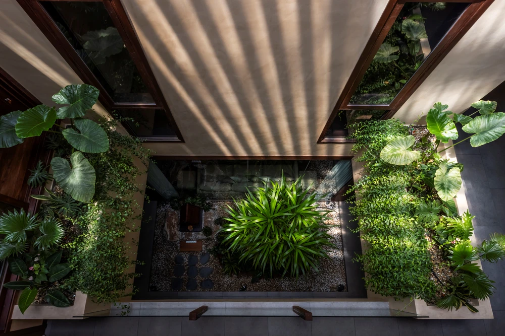 Các chi tiết nội thất chắt lọc tối đa và được đưa vào rất duyên, tạo nên linh hồn cho ngôi nhà.