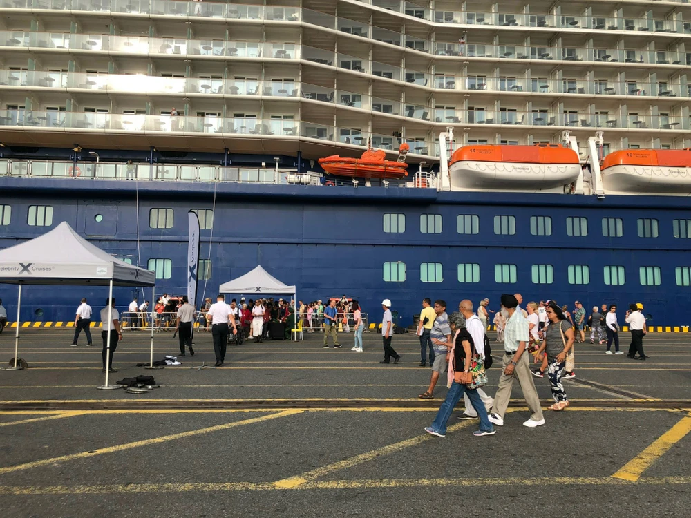 Du khách quốc tế khám phá xuyên Việt đến các địa điểm Huế, Hạ Long, Nha Trang, Bà Rịa - Vũng Tàu.