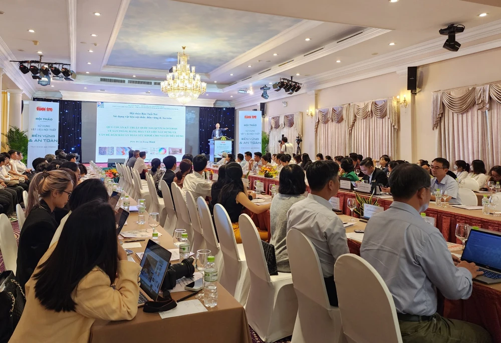 Hội thảo “Sử dụng vật liệu nội thất bền vững và an toàn” chiều ngày 15-12.