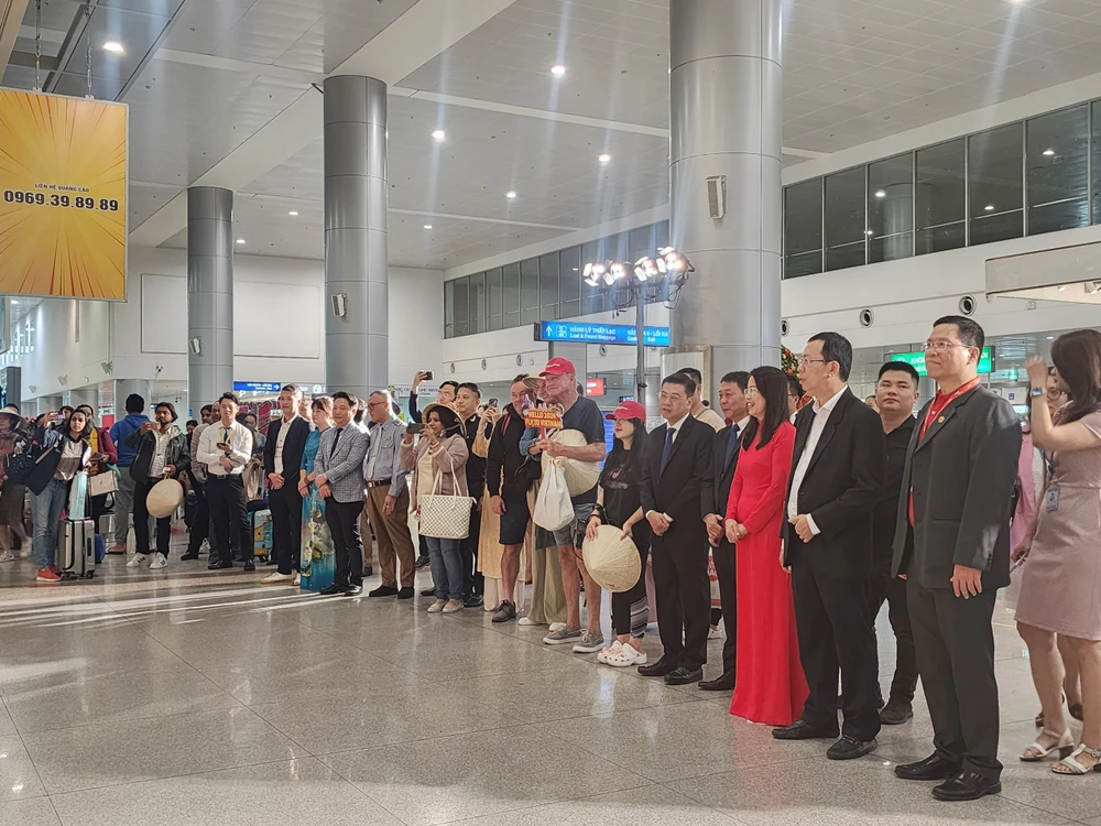 TP.HCM tổ chức đoàn khách xông đất đầu tiên dịp năm mới 2024.