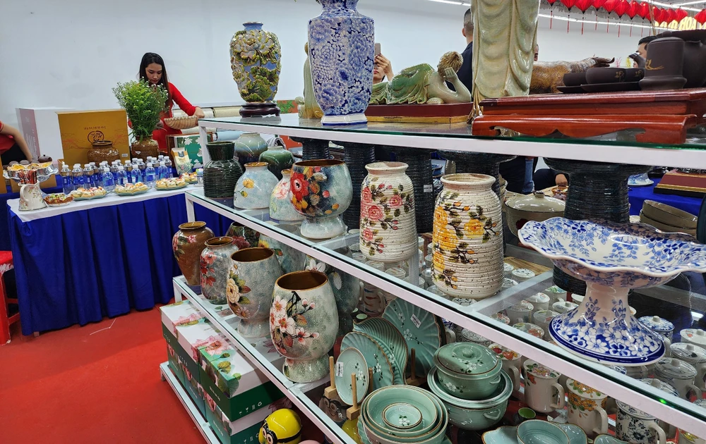 Một không gian gốm Bát Tràng tại khu vực trung tâm TP.HCM.