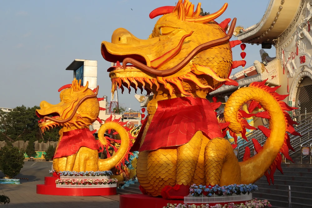 Theo Khu Du lịch Văn hóa Suối Tiên, hình ảnh linh vật rồng Gen Z của năm Giáp Thìn 2024 mang yếu tố sáng tạo, mới mẻ và độc lạ chỉ có ở Suối Tiên, mang đến nguồn năng lượng tích cực cho tất cả mọi người trong năm mới. Ảnh: THU TRINH.