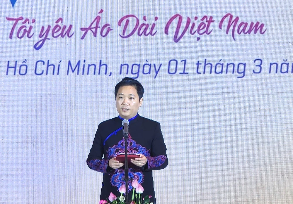 Ông Lê Trương Hiền Hòa, Phó Giám đốc Sở Du lịch TP.HCM phát biểu tại sự kiện công bố thông tin lễ hội Áo dài TP.HCM lần thứ 10. Ảnh: THU TRINH.
