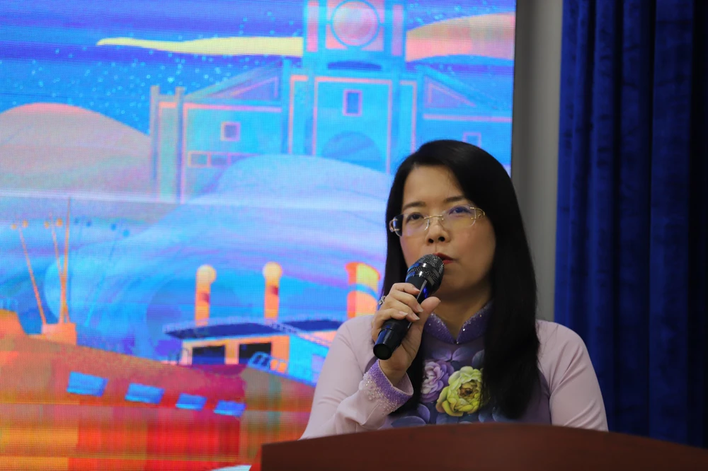 Bà Nguyễn Thị Ánh Hoa, Giám đốc Sở Du lịch TP.HCM chia sẻ thông tin báo chí chiều 15-4. Ảnh: TT.