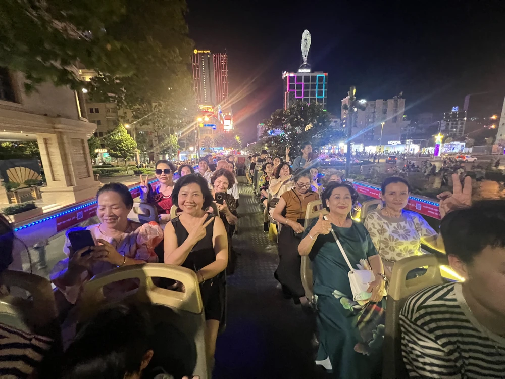 Một số tuyến tour du lịch nội đô đang thu hút rất nhiều du khách đến TP.HCM trong mùa hè năm 2024. Ảnh: TT.