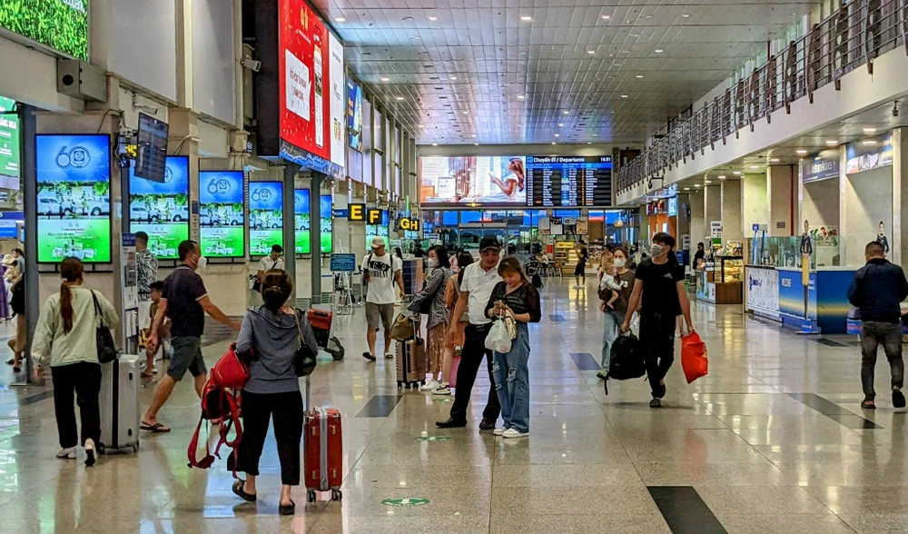 Mưa lớn tại TP.HCM khiến nhiều chuyến bay tại sân bay Tân Sơn Nhất bị ảnh hưởng. Ảnh: TT.