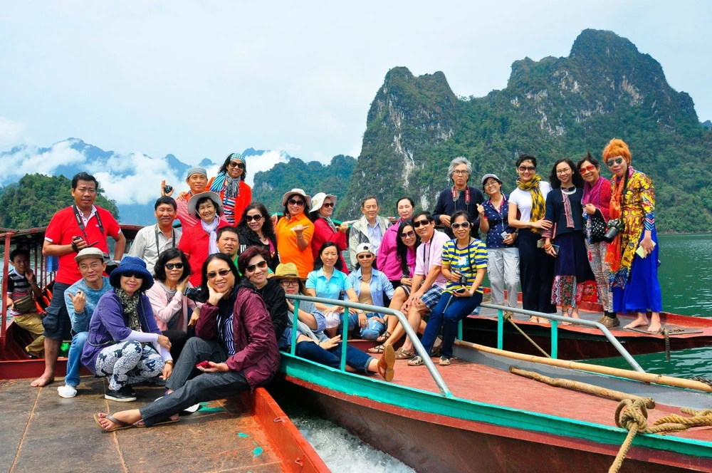 Ngành Du lịch Việt Nam cần phát triển thêm tour du lịch, sản phẩm du lịch hấp dẫn, tạo sự khác biệt. Ảnh: TT.