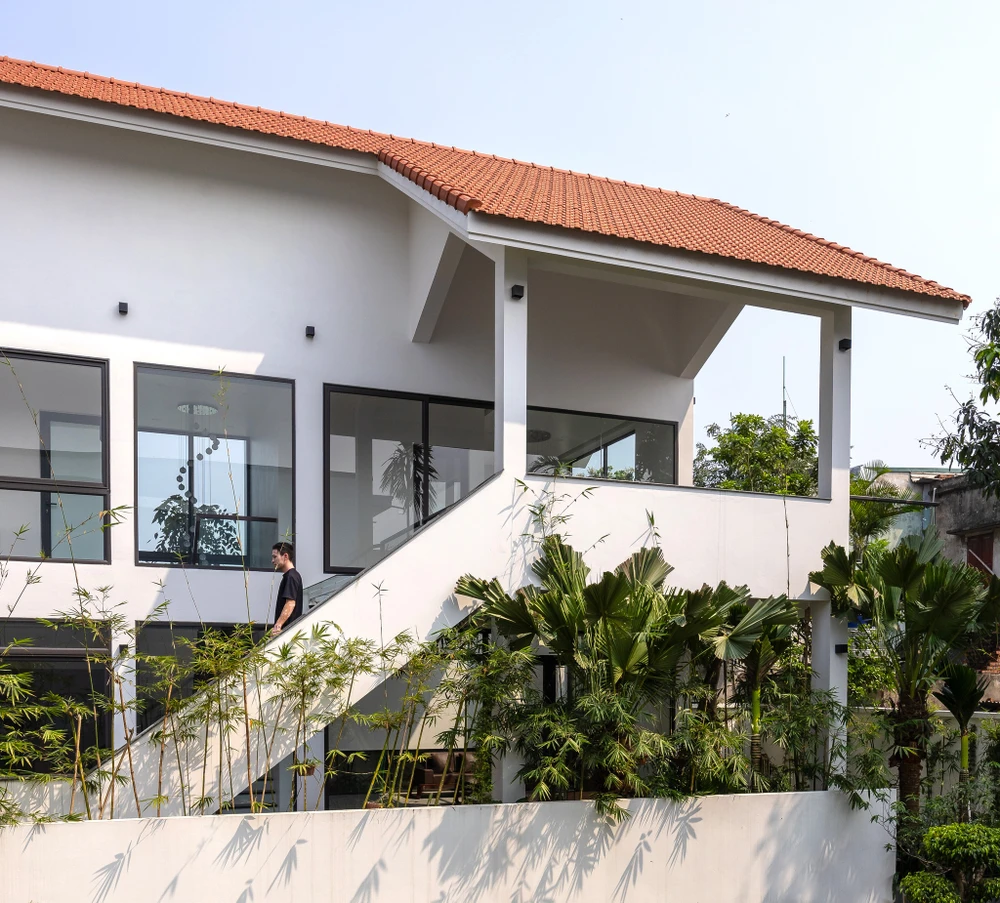 Cấu trúc ngôi nhà hình chữ U được xây dựng không gian lên từ đó.