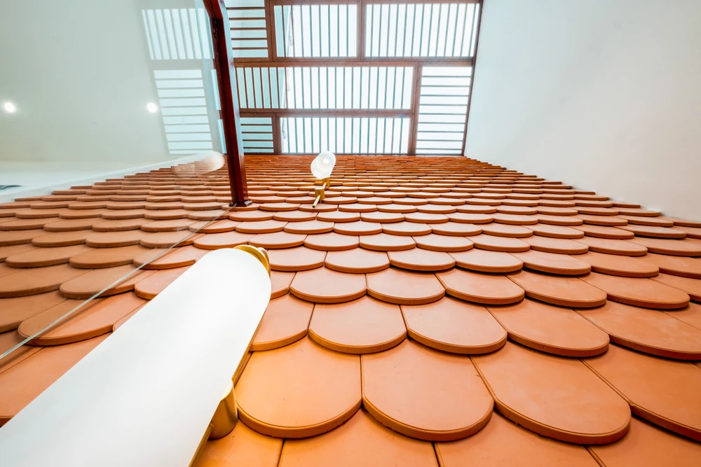 Những bức tường bằng gạch nung là điểm nhấn mang nét truyền thống mà kiến trúc sư muốn thể hiện.