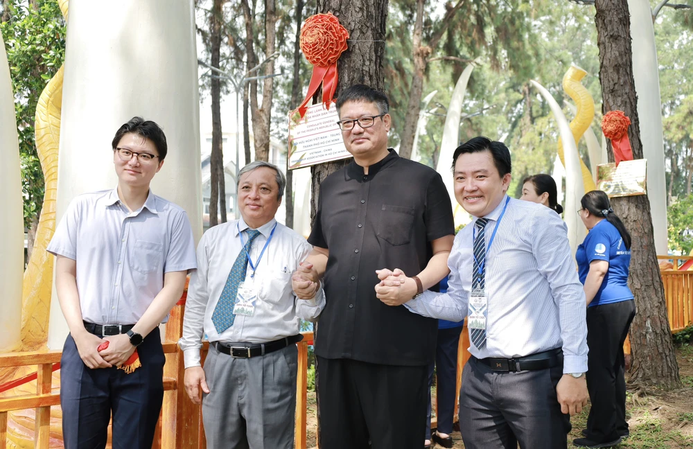 Vườn thông hữu nghị minh chứng cho sự gắn kết bền chặt, sức mạnh đoàn kết dân tộc và tình hữu nghị vững bền các quốc gia. Ảnh: Di Linh.