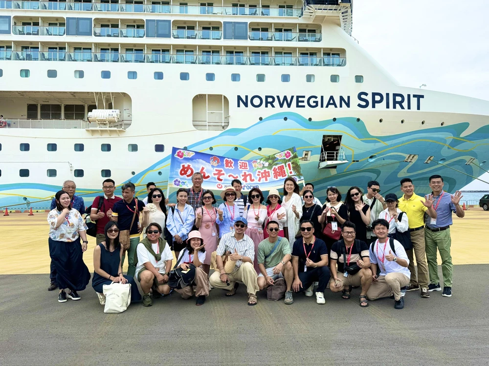 Đoàn khách Việt Nam du lịch Nhật Bản không cần visa, áp dụng theo “chế độ cấp phép cập bến tàu du lịch”. Ảnh: TT.