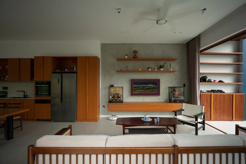 Thiết kế mở vừa đem đến cảm giác thoáng đãng, dễ chịu. Bên cạnh đó đem lại tầm nhìn lớn hơn 180 độ, tạo ra không gian vừa rộng vừa sâu, tận hưởng mọi góc nhìn yêu thích xung quanh biệt thự nhiệt đới này.