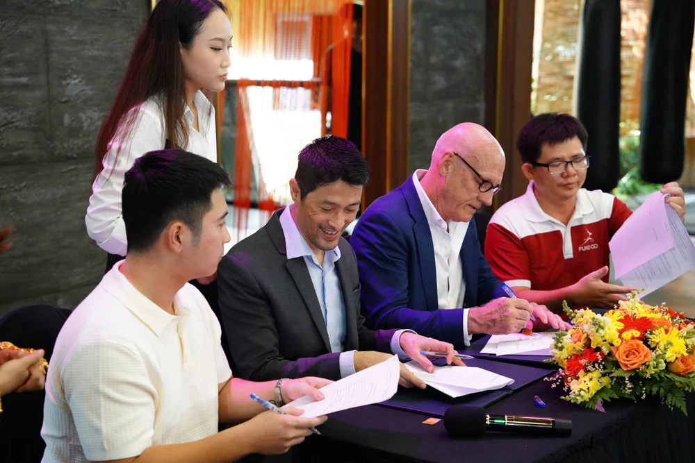 Ban tổ chức giải đấu võ thuật GMA ký kết hợp tác với các đơn vị. Ảnh: LP.