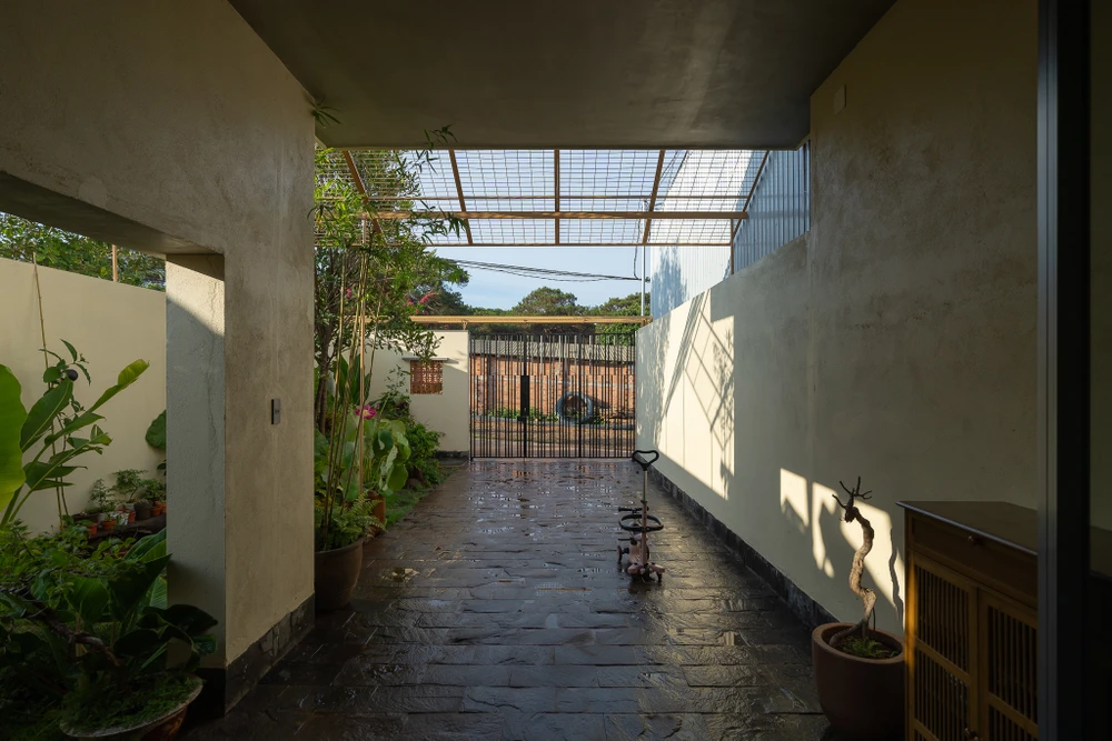 Đây là tổ ấm nhỏ của một gia đình trẻ gồm ba thành viên.