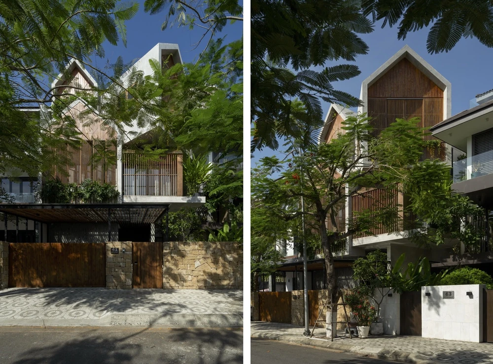 Ngôi nhà phố ba tầng có diện tích xây dựng 250 m², là tổ ấm của đôi vợ chồng trẻ và hai con nhỏ.