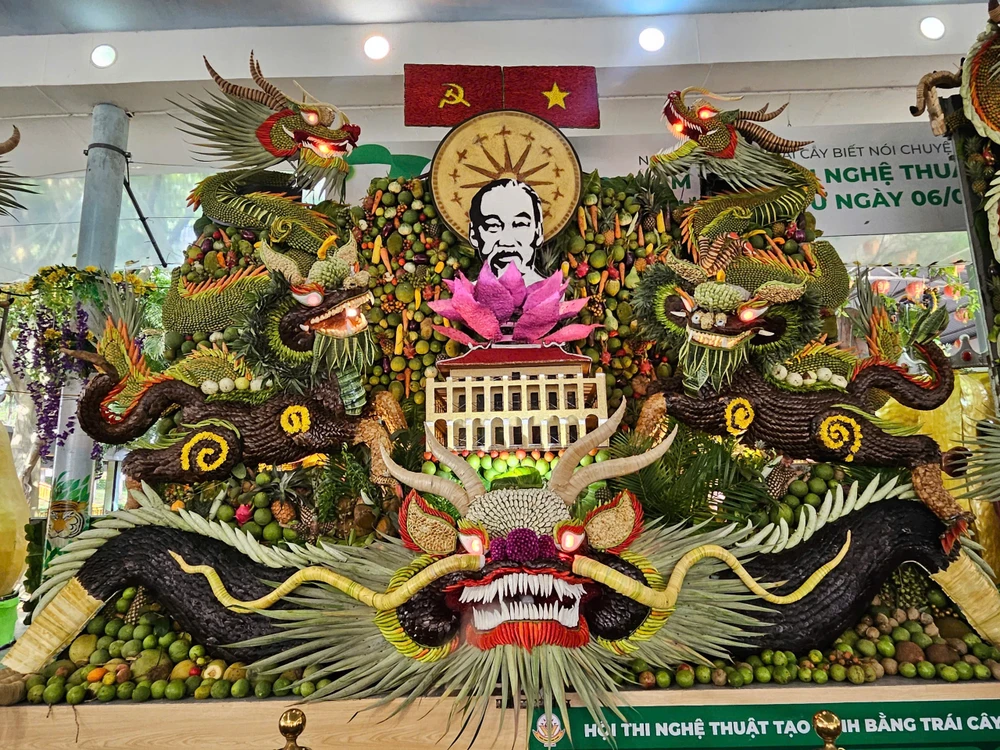 Hội thi tạo hình bằng trái cây là một trong những hoạt động chính của lễ hội Trái cây Nam Bộ lần thứ 21. Lễ hội sẽ tiếp tục kéo dài đến hết mùa hè, với những hoạt động đặc sắc.