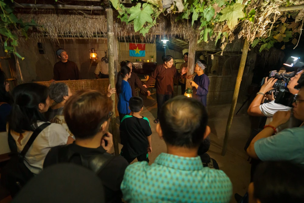 du-lich-dem-7 (2).jpg